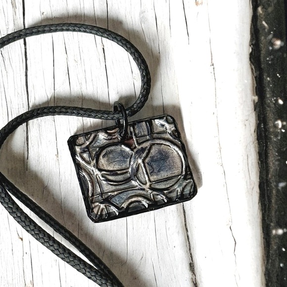 5 For $25💫Black and Gray Metallic Pendant Necklace - Picture 3 of 4